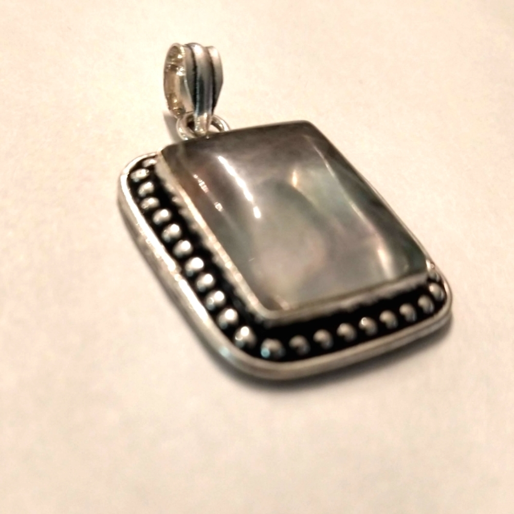 Fluorite pendant 925 made in India.